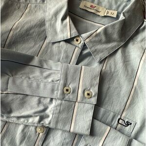 VINEYARD VINES 🐳 Girls Blue with White & Gray Stripes Button Up Top - Size 12